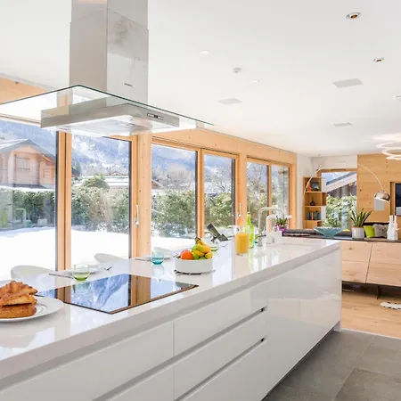 Σαλέ Montana- Year