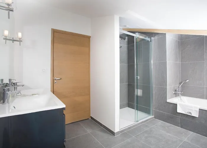 Chalet Montana- Year *